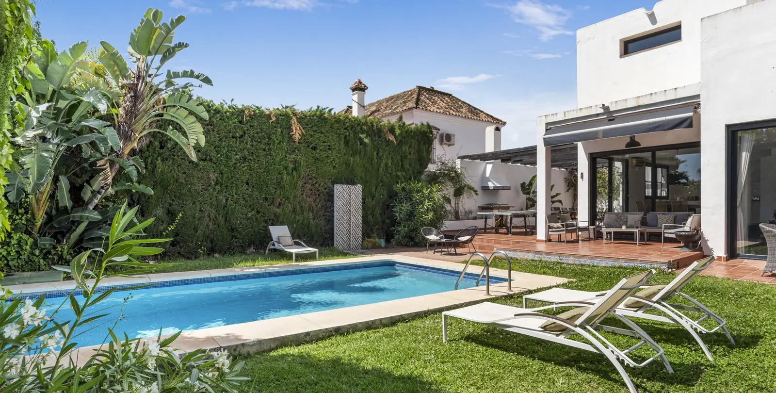 Venta de villa independiente en Nueva Andalucía 16