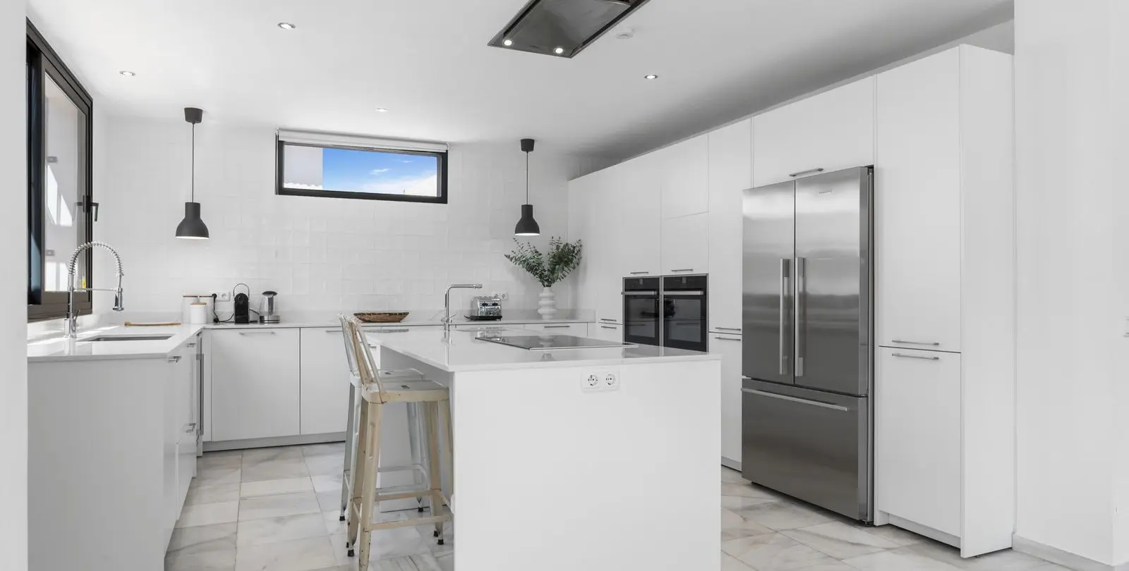 Venta de villa independiente en Nueva Andalucía 28