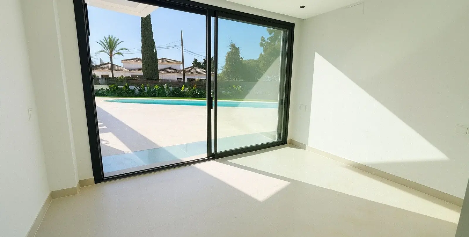 Venta de villa independiente en El Chaparral 64
