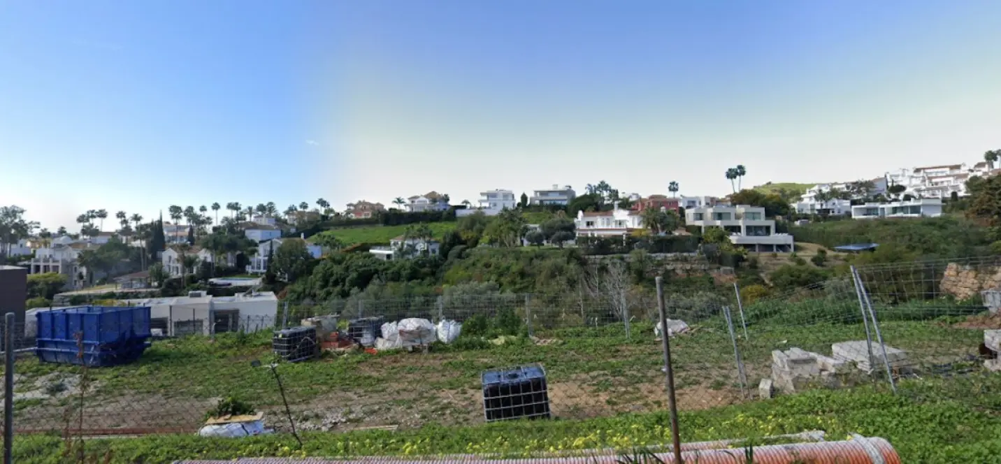 Venta de parcela residencial en Nueva Andalucía 0