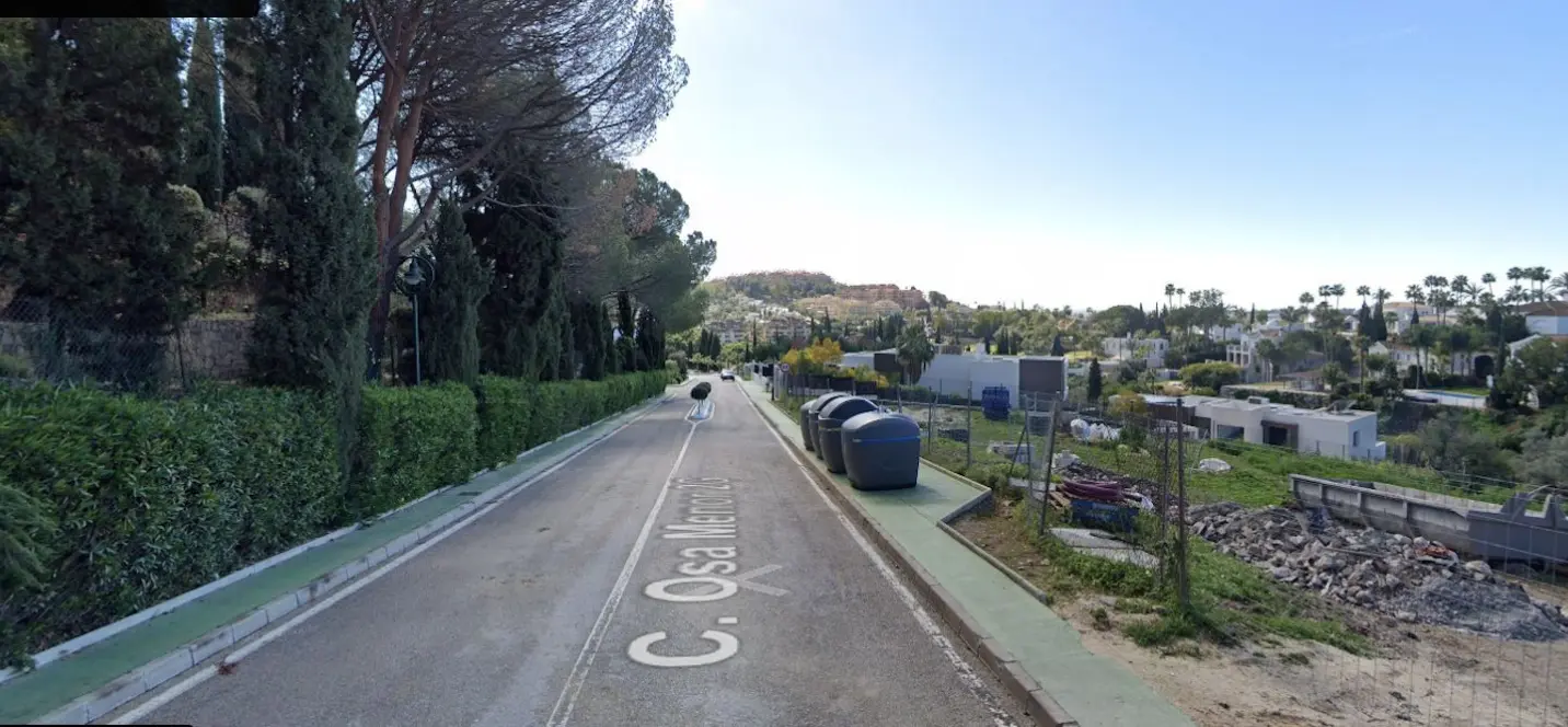 Venta de parcela residencial en Nueva Andalucía 1