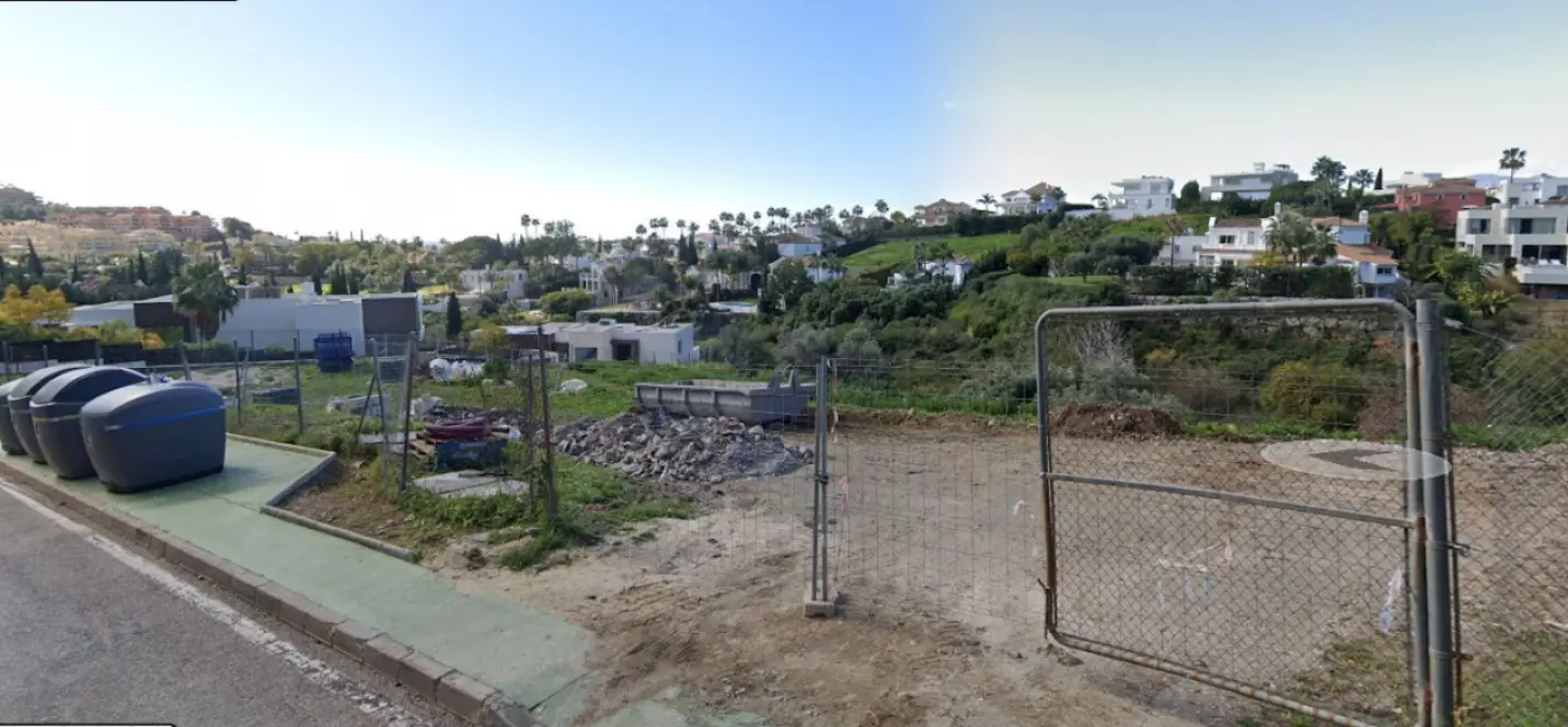 Venta de parcela residencial en Nueva Andalucía 2