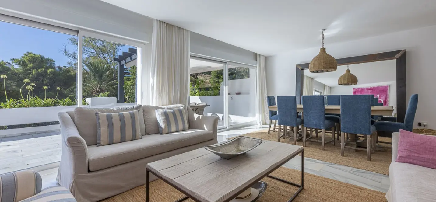 Long-term rent of middle floor apartment in The Golden Mile 0
