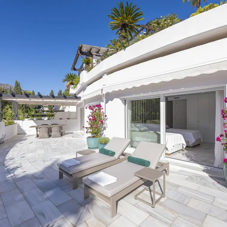 Long-term rent of middle floor apartment in The Golden Mile