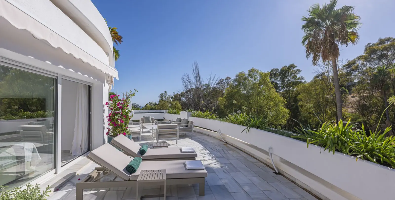 Long-term rent of middle floor apartment in The Golden Mile 3