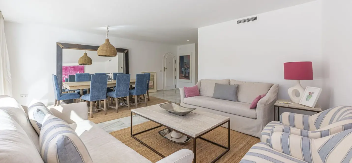 Long-term rent of middle floor apartment in The Golden Mile 3