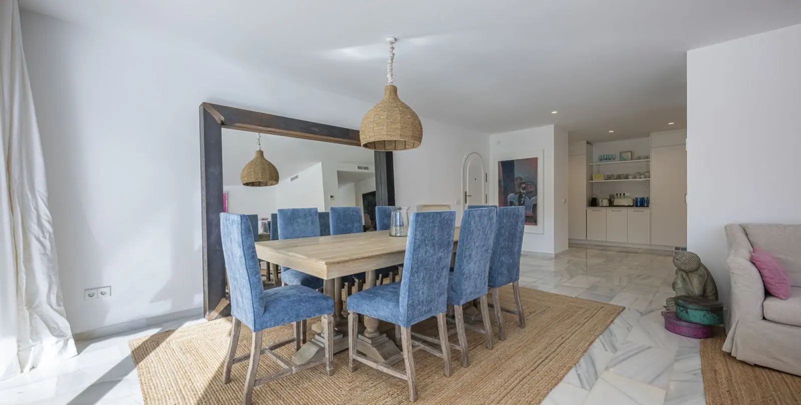 Long-term rent of middle floor apartment in The Golden Mile 5