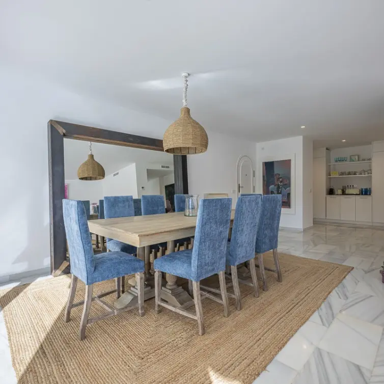 Long-term rent of middle floor apartment in The Golden Mile