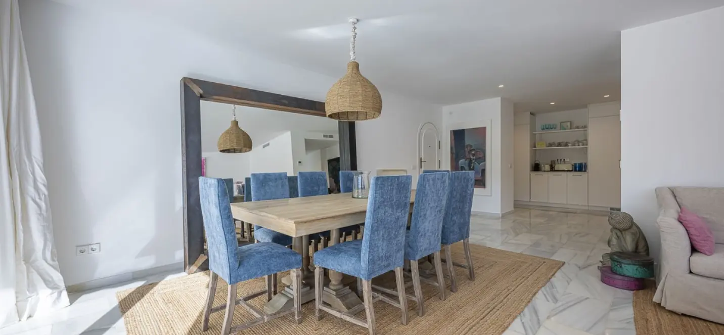 Long-term rent of middle floor apartment in The Golden Mile 4