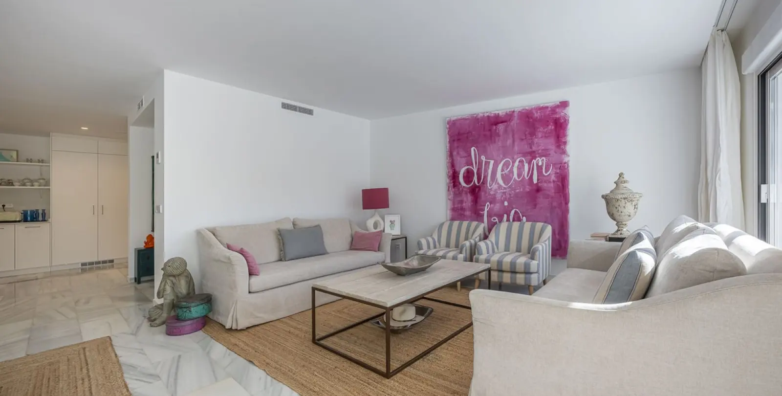 Long-term rent of middle floor apartment in The Golden Mile 6