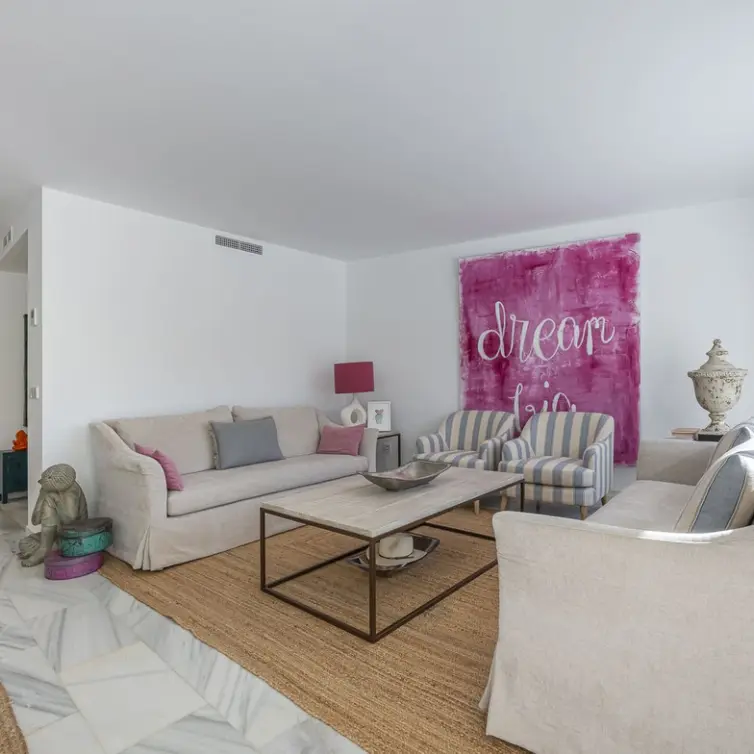 Long-term rent of middle floor apartment in The Golden Mile