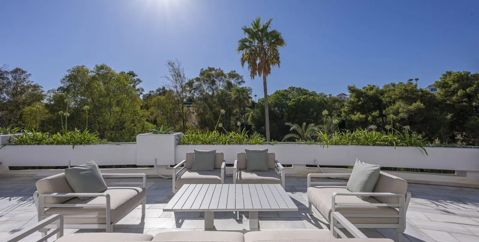 Long-term rent of middle floor apartment in The Golden Mile 7