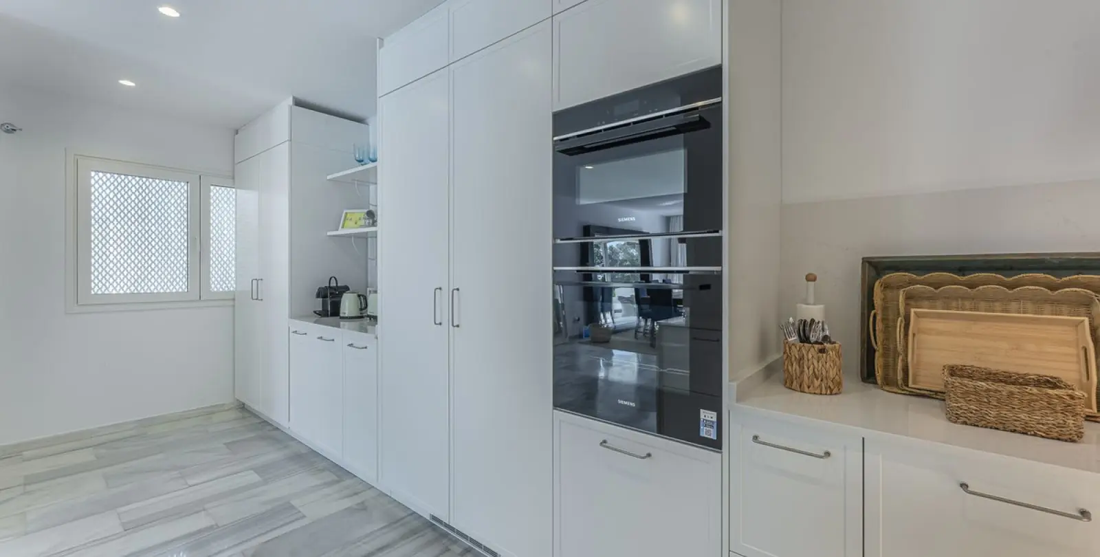 Long-term rent of middle floor apartment in The Golden Mile 10