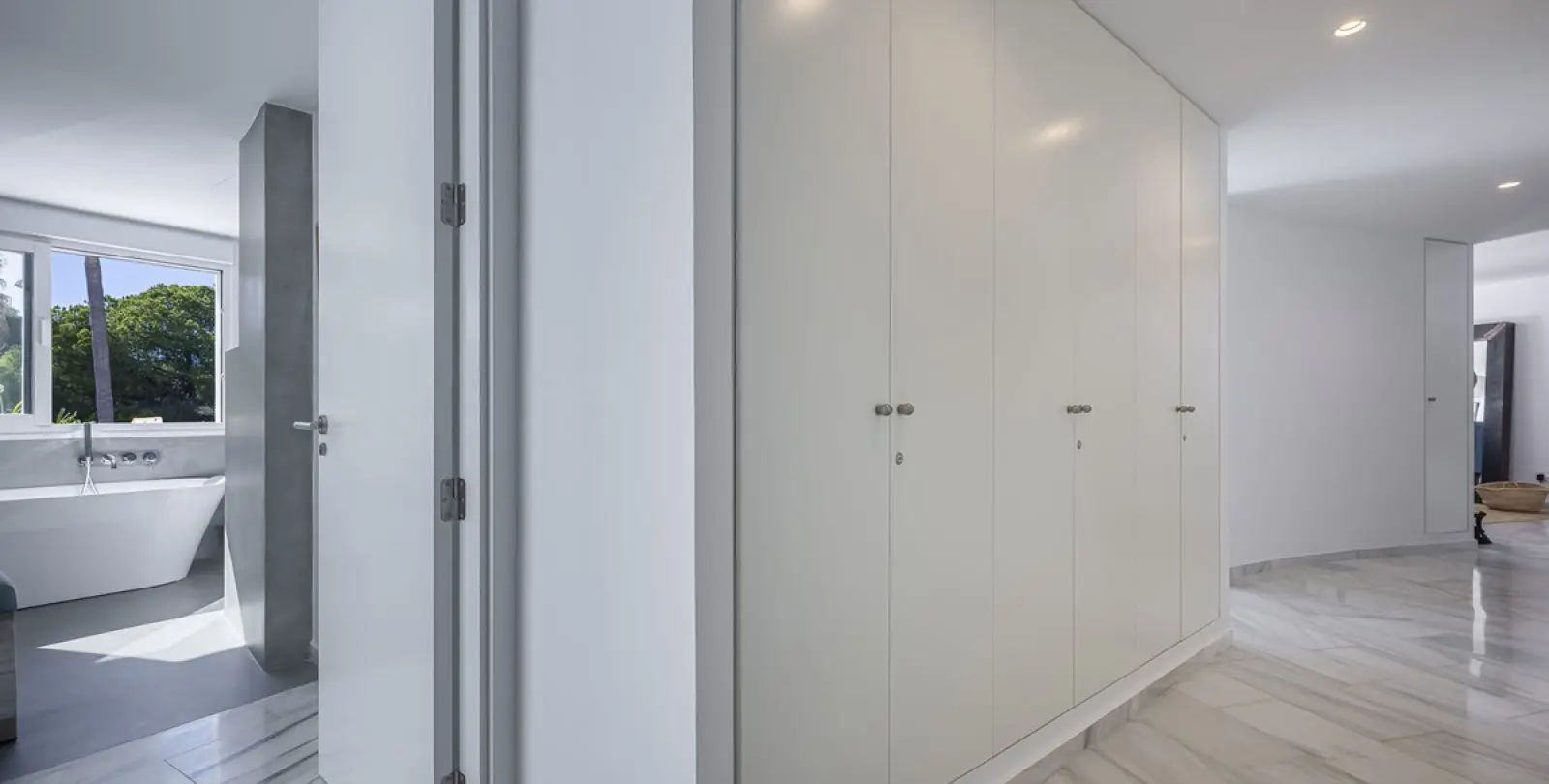 Long-term rent of middle floor apartment in The Golden Mile 15