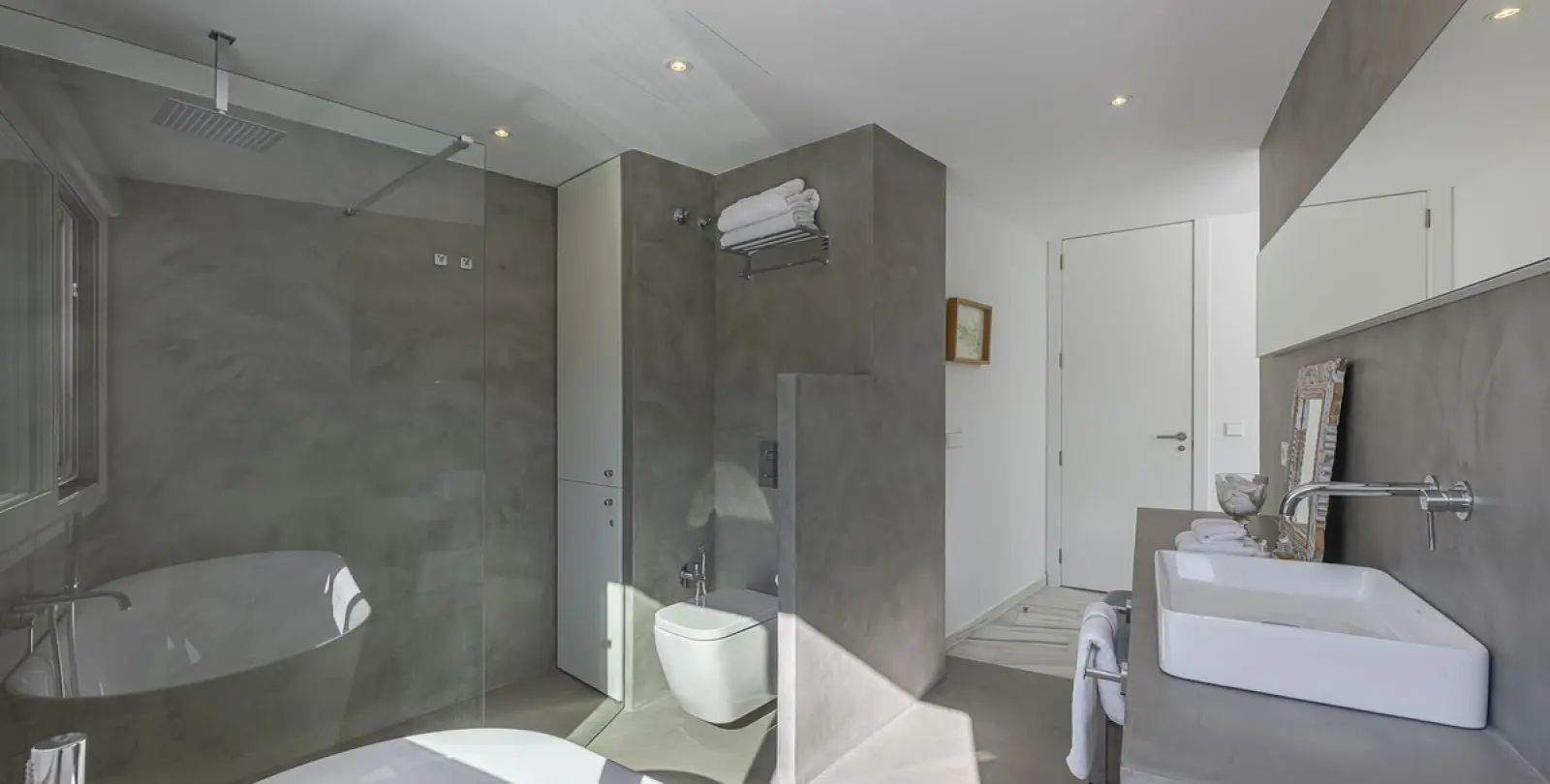 Long-term rent of middle floor apartment in The Golden Mile 24