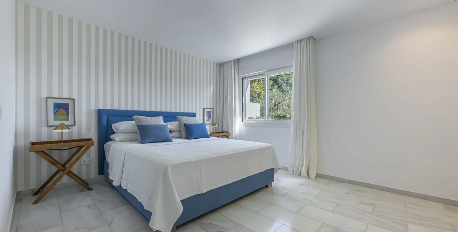 Long-term rent of middle floor apartment in The Golden Mile 28