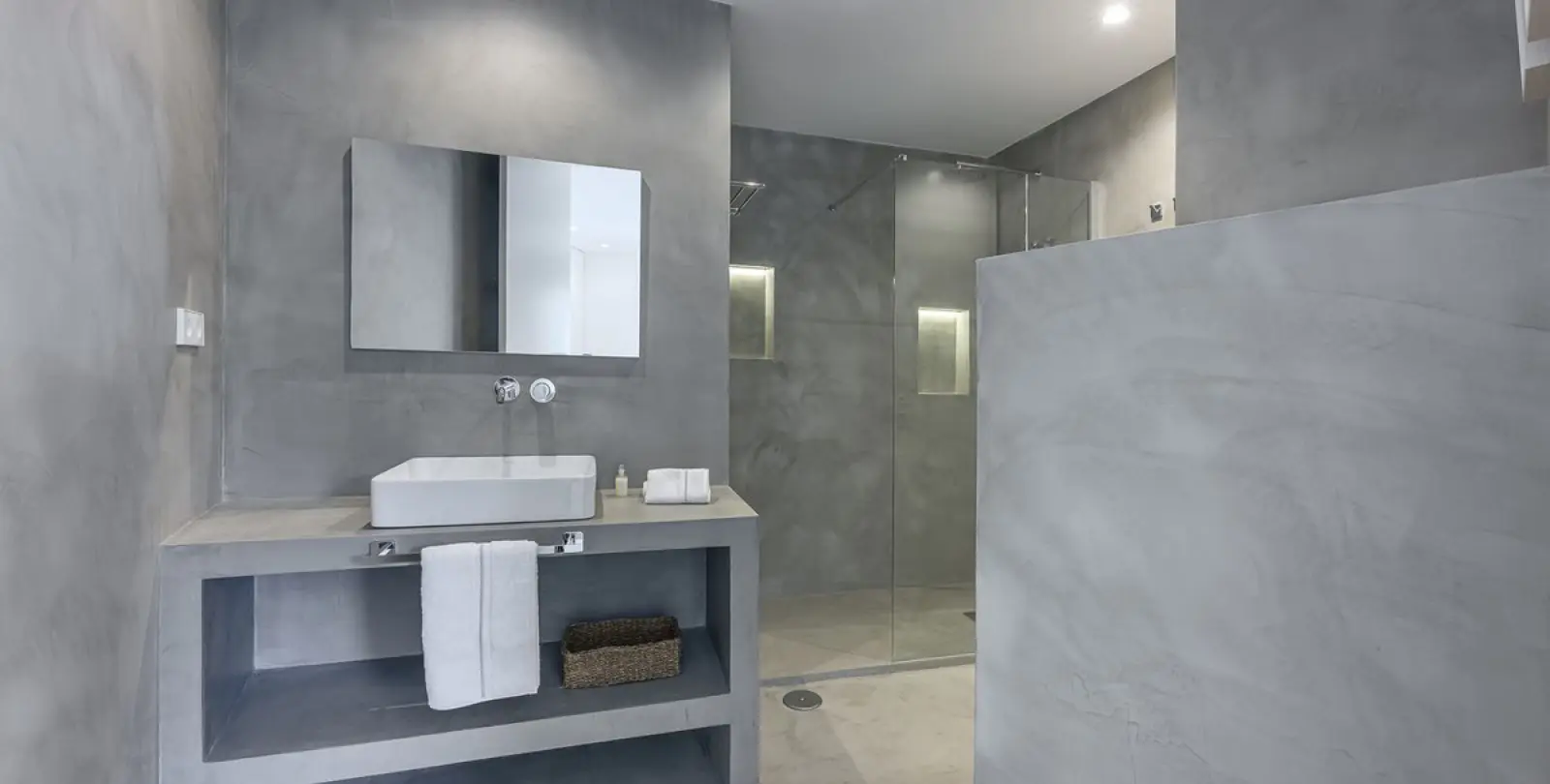 Long-term rent of middle floor apartment in The Golden Mile 31