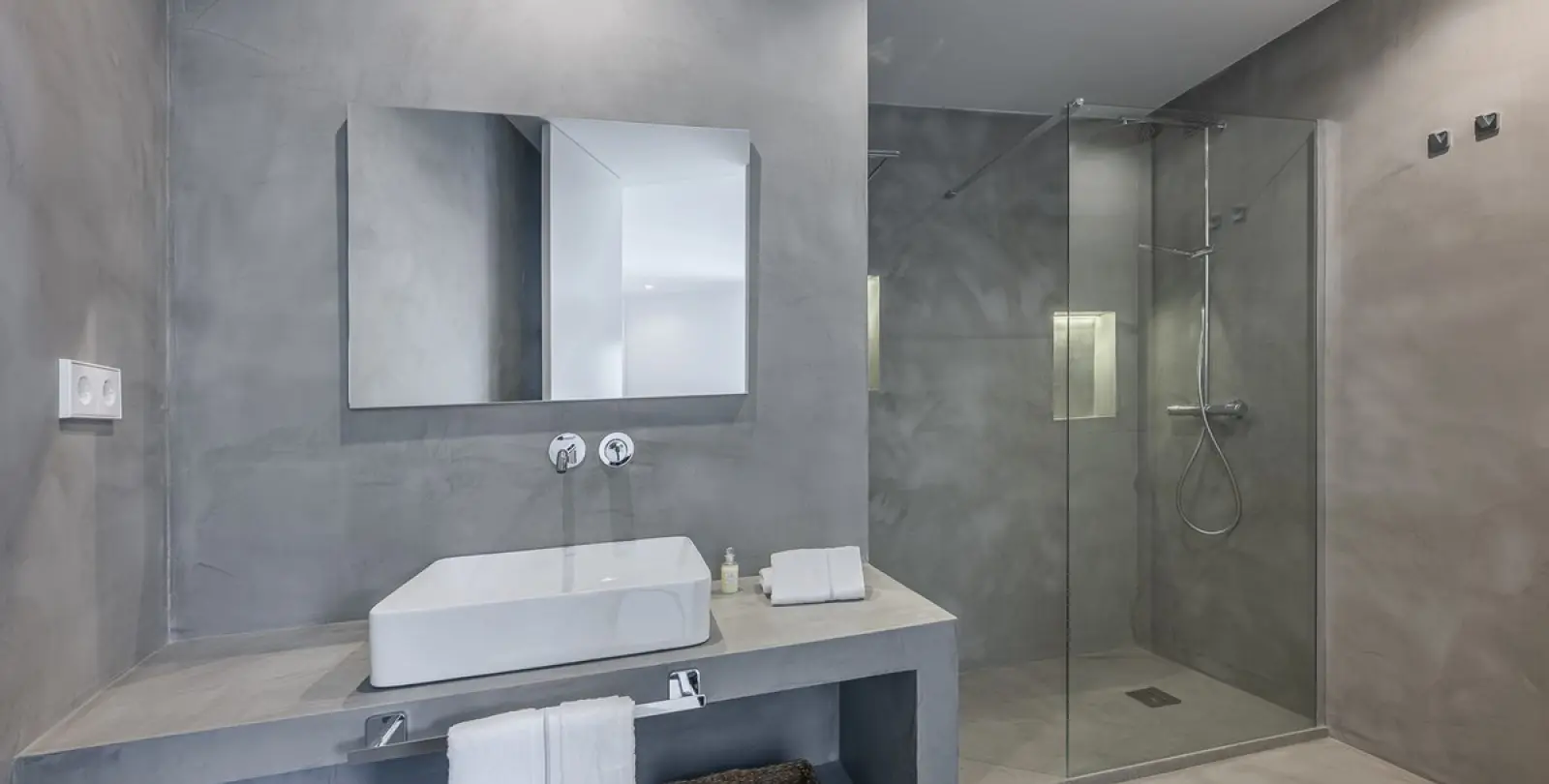 Long-term rent of middle floor apartment in The Golden Mile 32