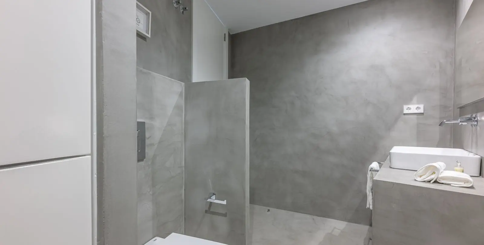 Long-term rent of middle floor apartment in The Golden Mile 33