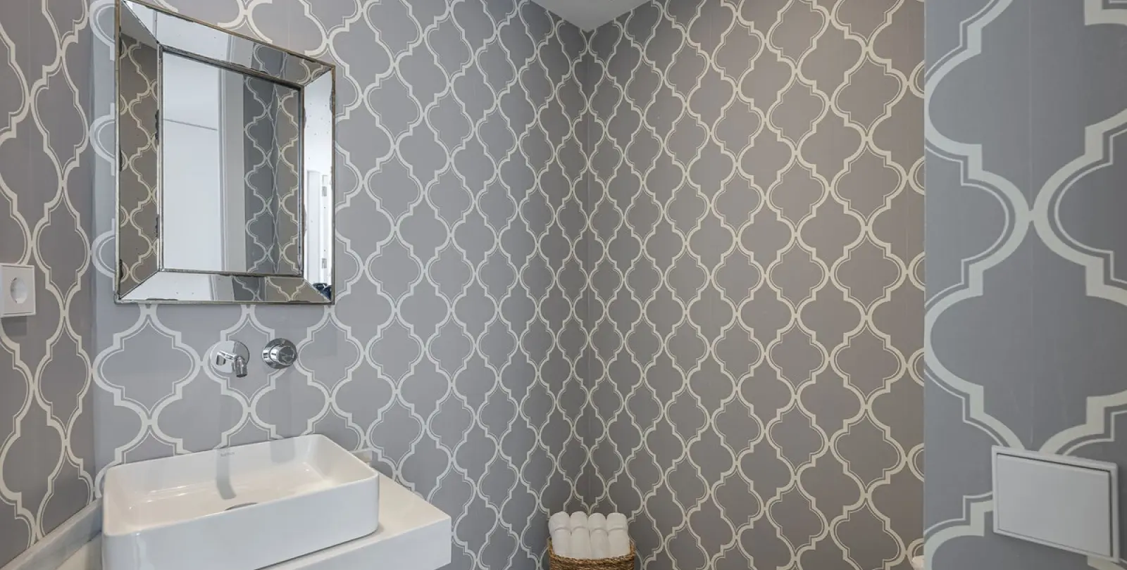 Long-term rent of middle floor apartment in The Golden Mile 34