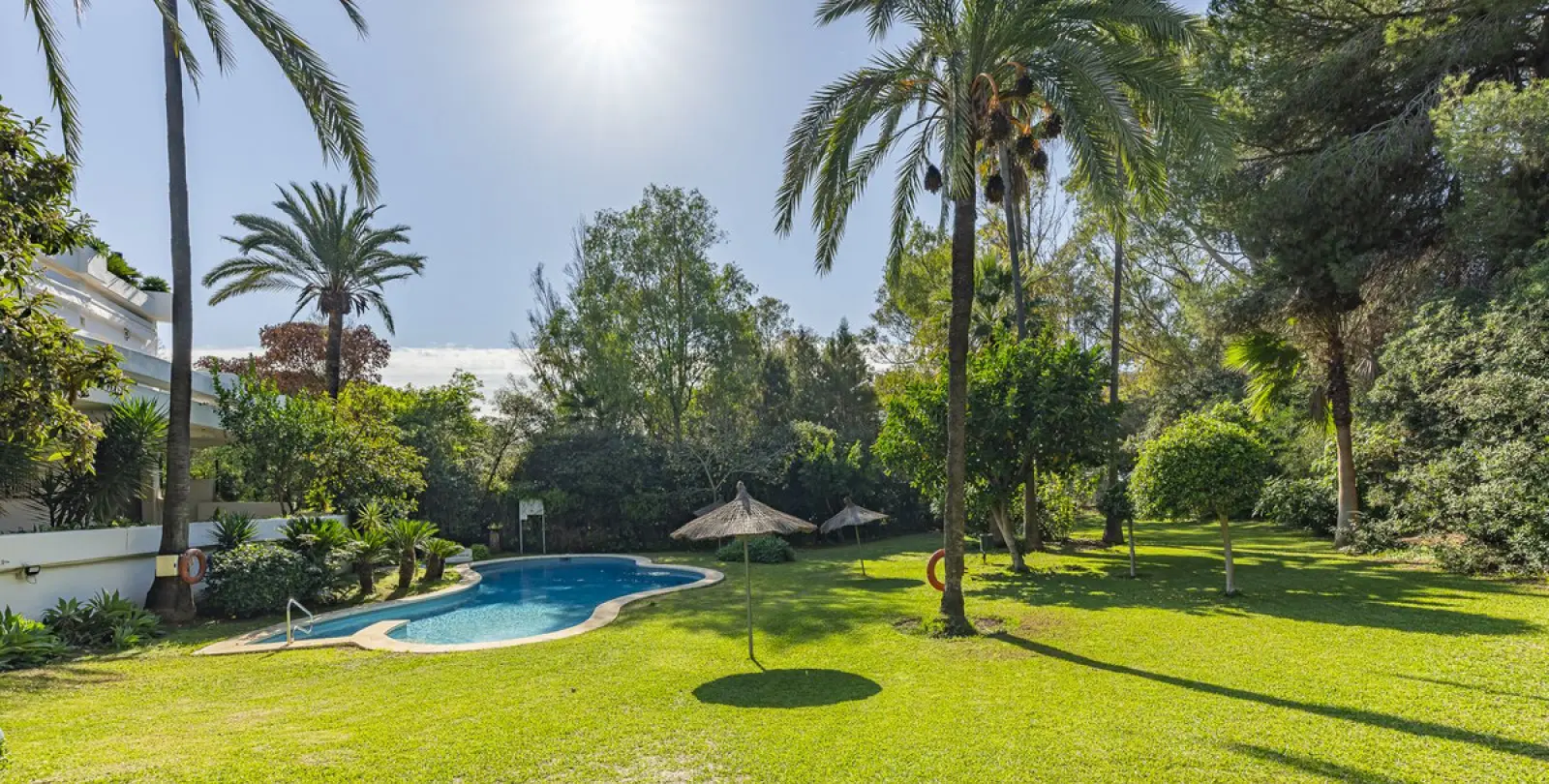 Long-term rent of middle floor apartment in The Golden Mile 39