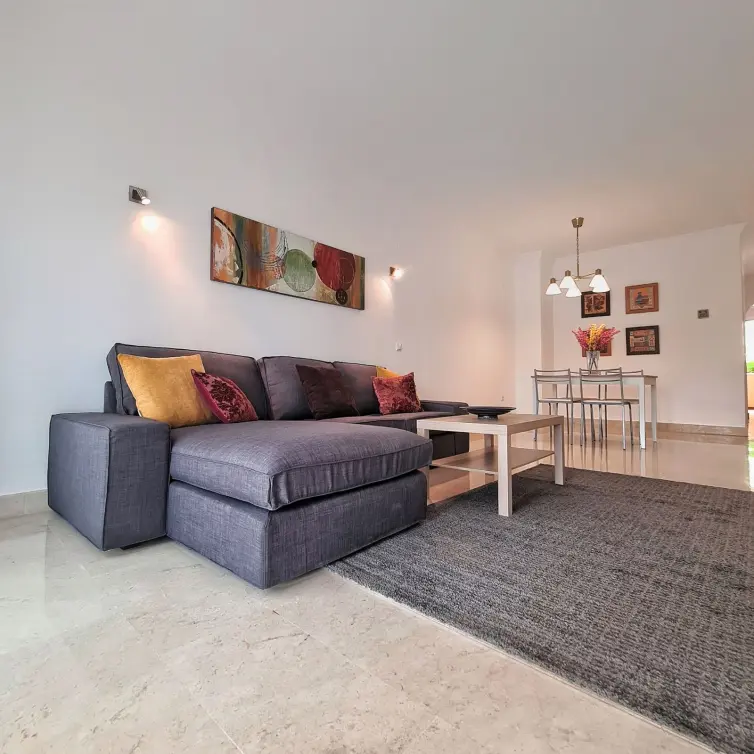 Sale of middle floor apartment in Elviria