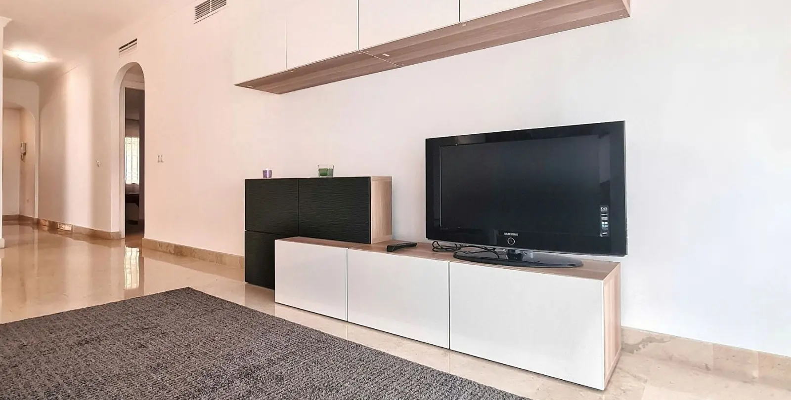 Venta de apartamento en planta media en Elviria 3