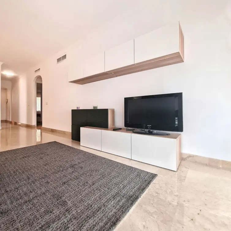 Sale of middle floor apartment in Elviria