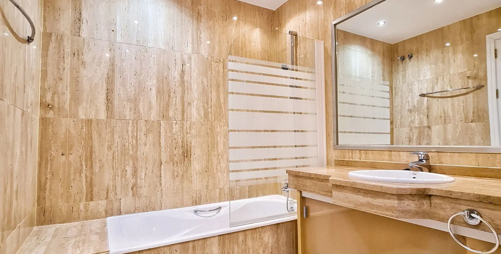 Venta de apartamento en planta media en Elviria 4