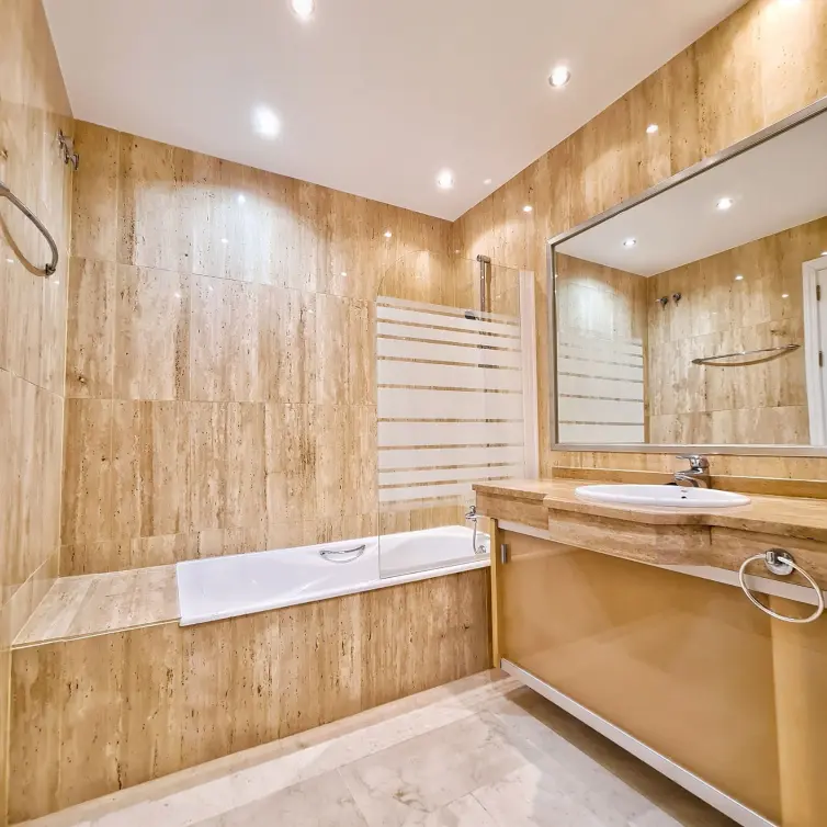 Sale of middle floor apartment in Elviria