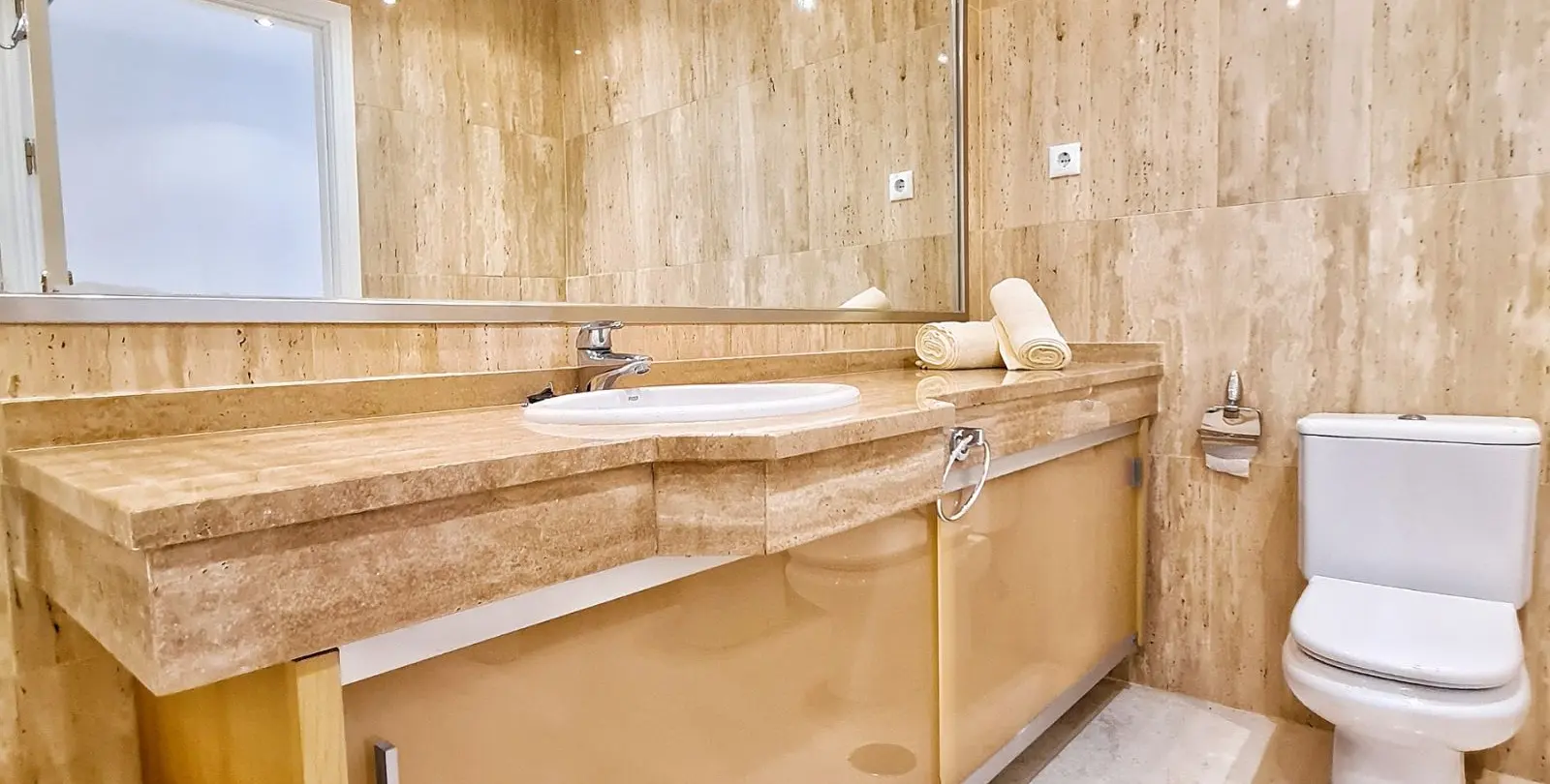 Venta de apartamento en planta media en Elviria 5