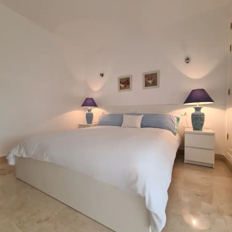 Sale of middle floor apartment in Elviria