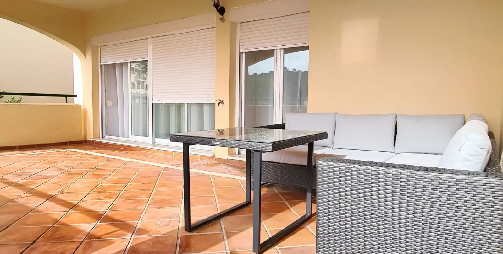 Venta de apartamento en planta media en Elviria 11