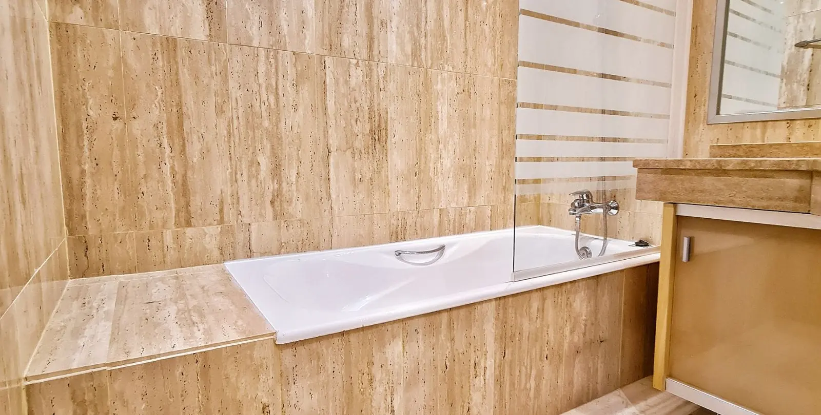 Venta de apartamento en planta media en Elviria 19