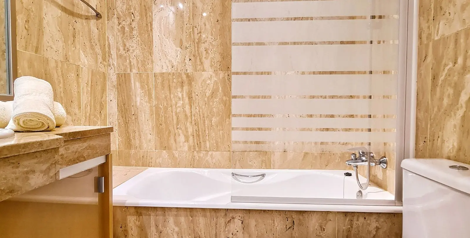 Venta de apartamento en planta media en Elviria 20