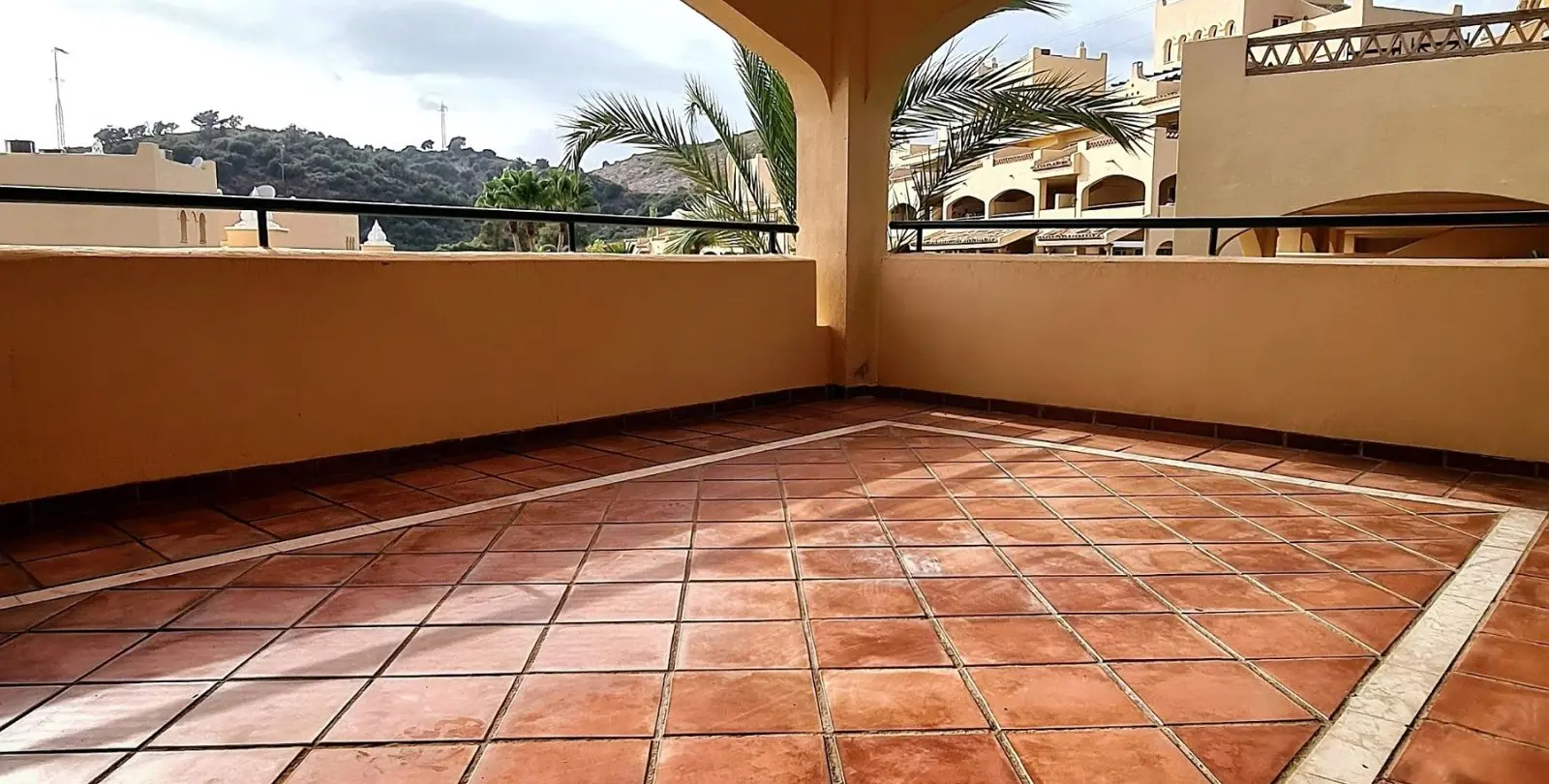 Venta de apartamento en planta media en Elviria 21