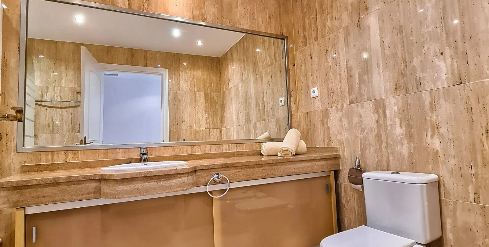 Venta de apartamento en planta media en Elviria 23