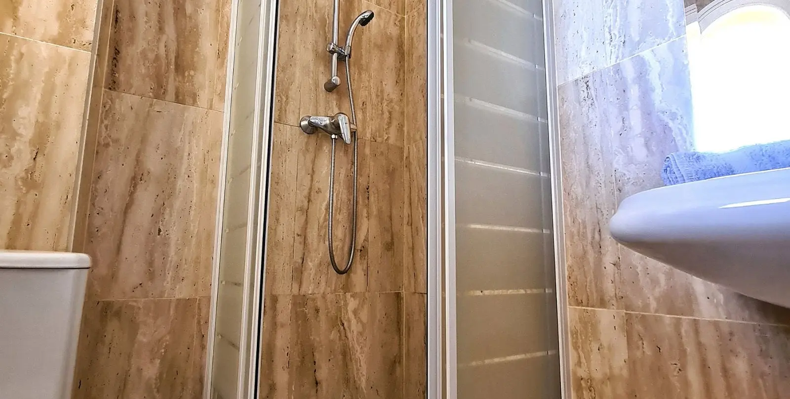 Venta de apartamento en planta media en Elviria 24