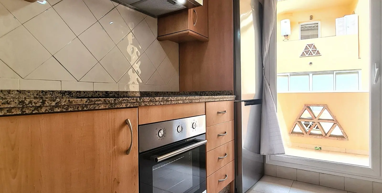 Venta de apartamento en planta media en Elviria 28