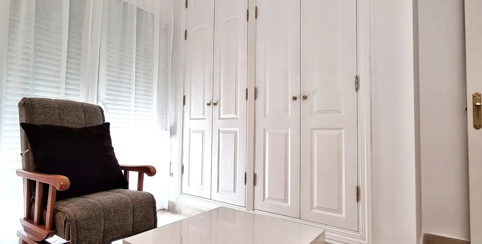 Venta de apartamento en planta media en Elviria 34