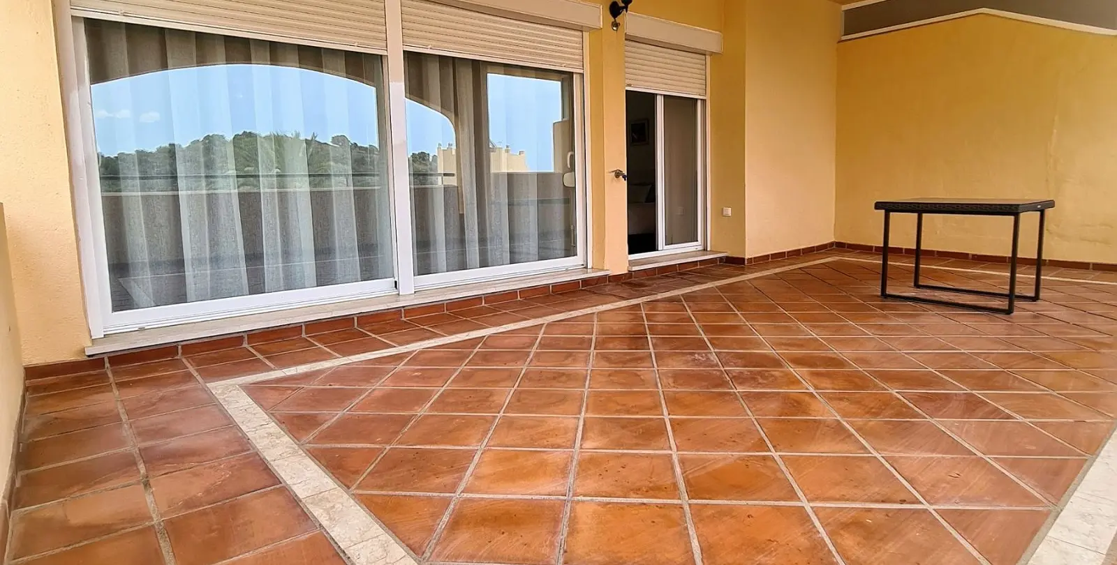 Venta de apartamento en planta media en Elviria 36
