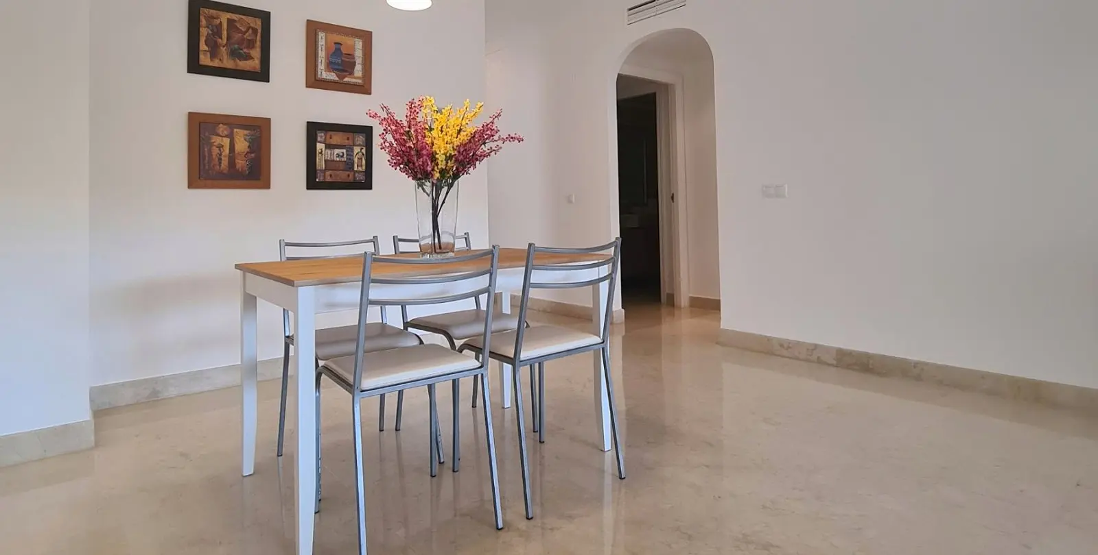Venta de apartamento en planta media en Elviria 43