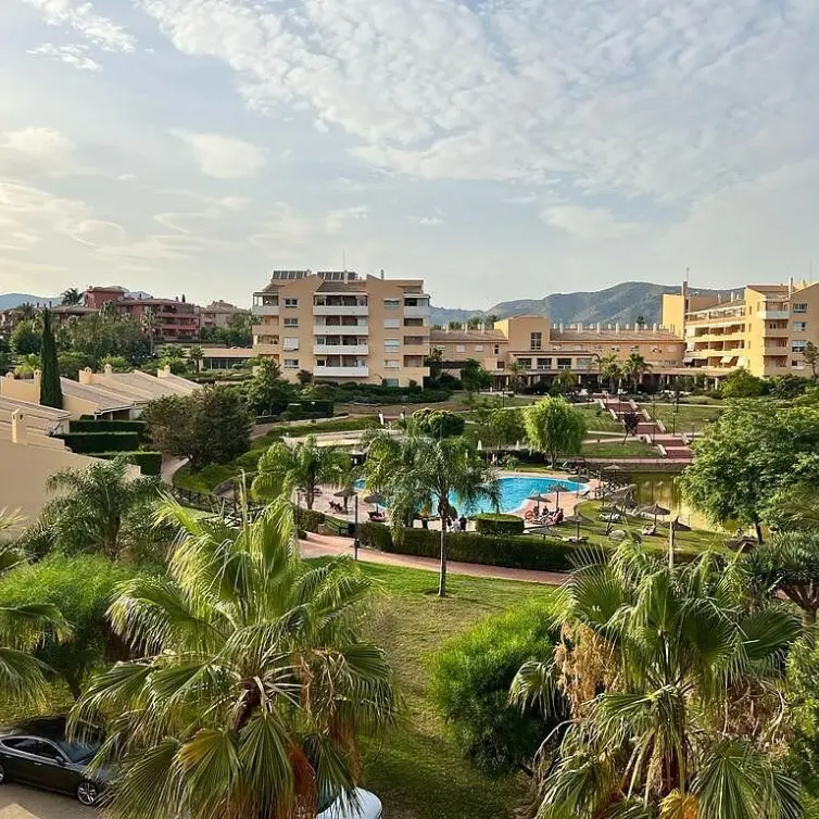 Sale of middle floor apartment in Alhaurín de la Torre