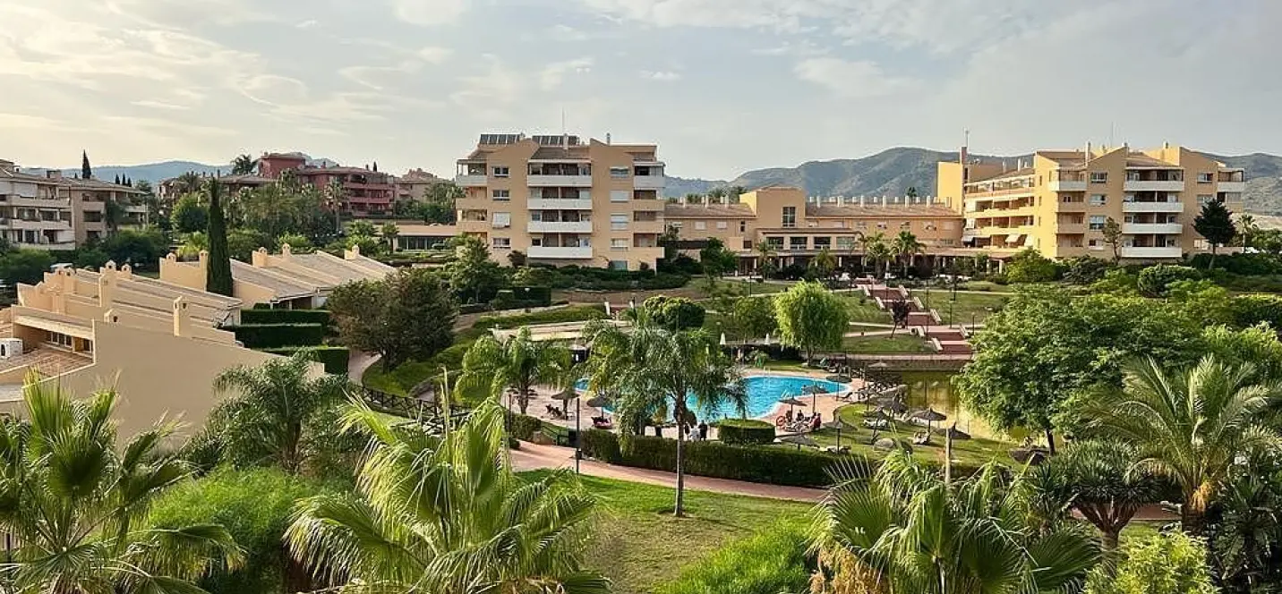 Sale of middle floor apartment in Alhaurín de la Torre 2