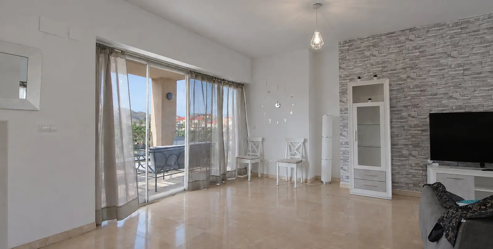 Sale of middle floor apartment in Alhaurín de la Torre 9