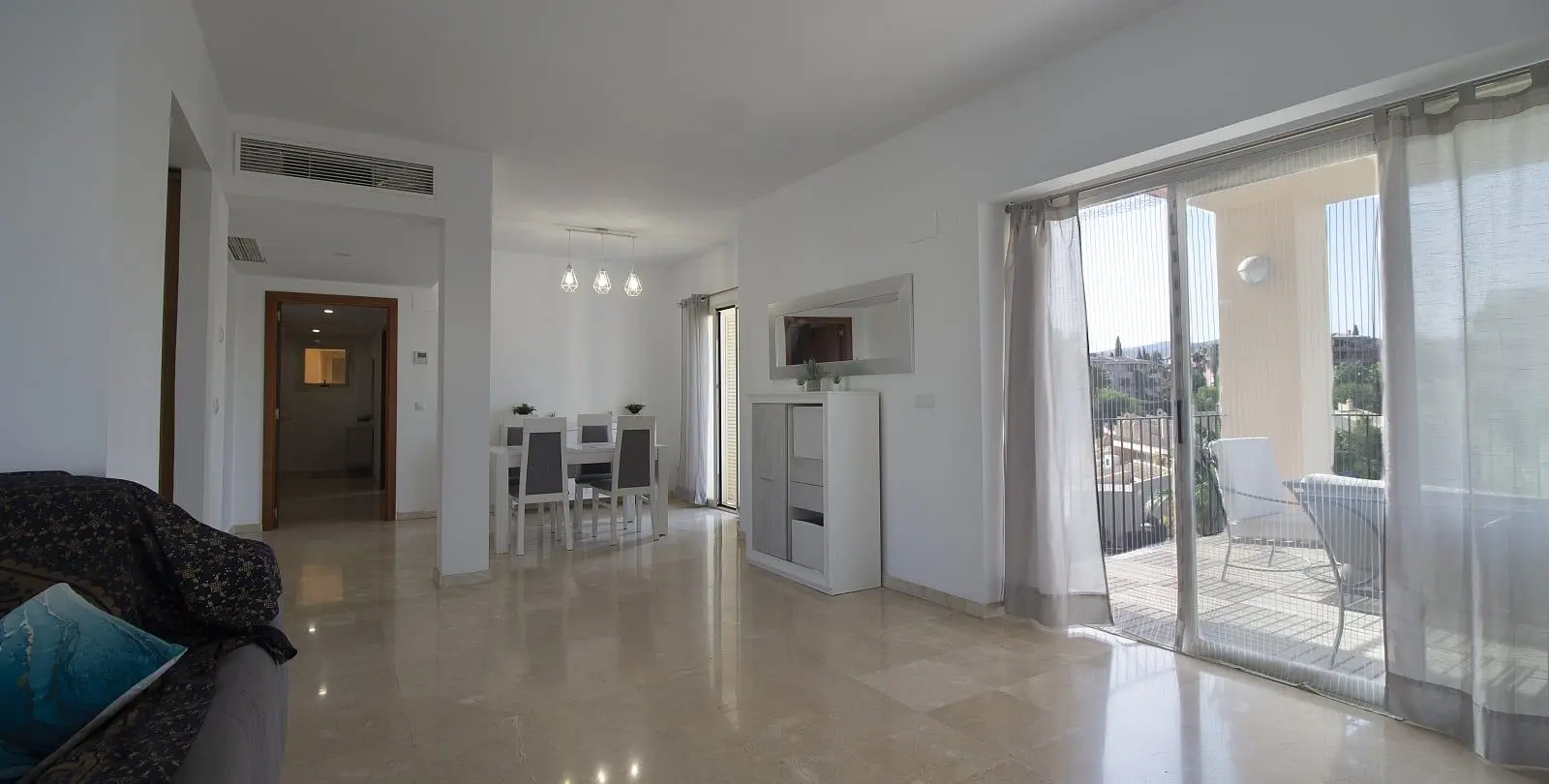 Sale of middle floor apartment in Alhaurín de la Torre 12