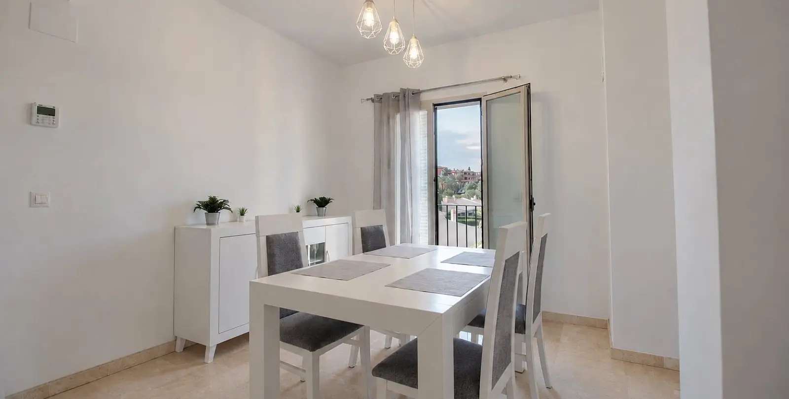 Sale of middle floor apartment in Alhaurín de la Torre 13