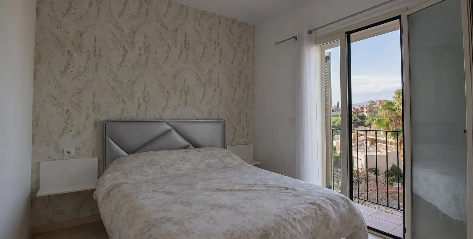 Sale of middle floor apartment in Alhaurín de la Torre 16
