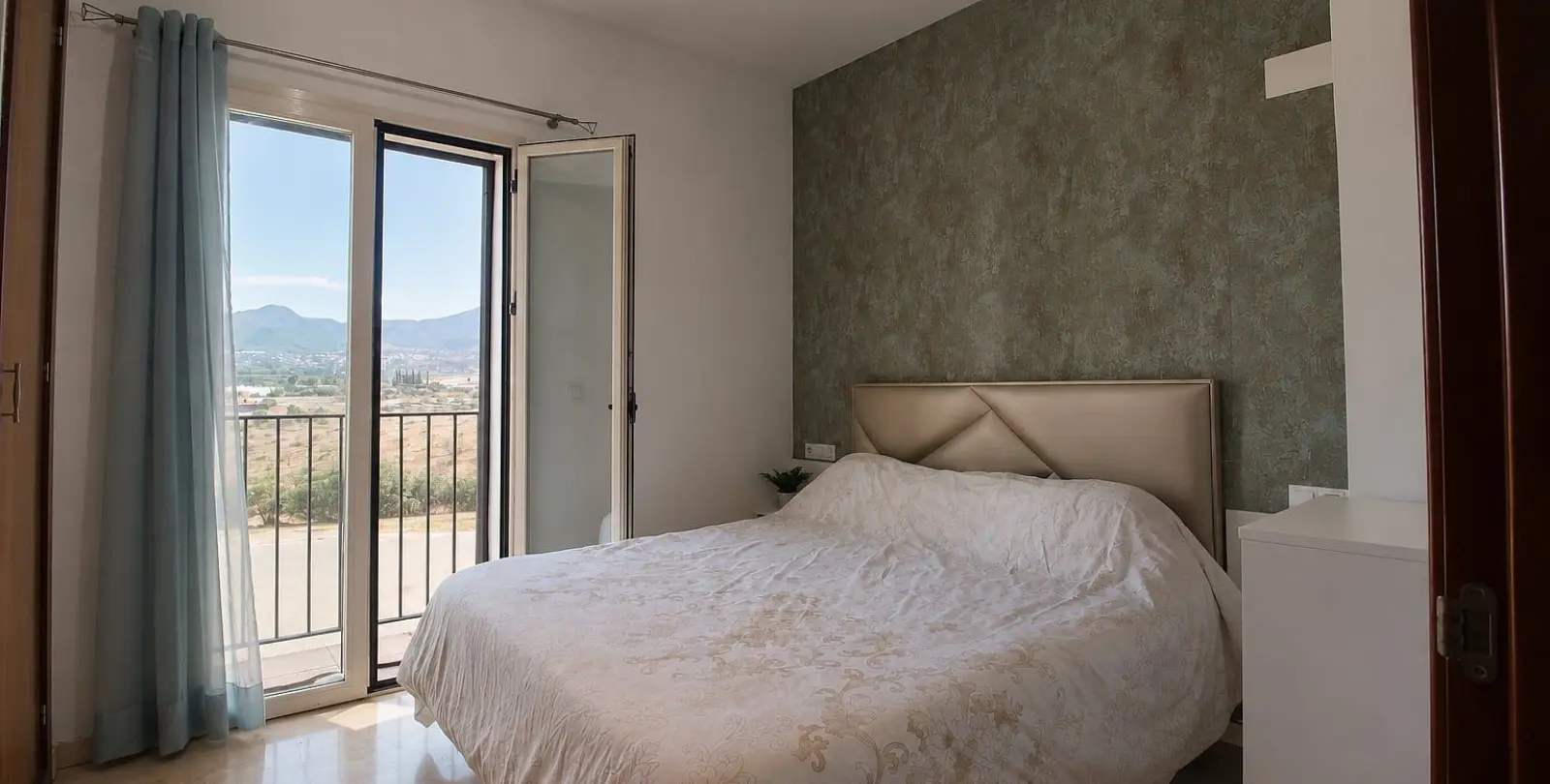 Sale of middle floor apartment in Alhaurín de la Torre 17