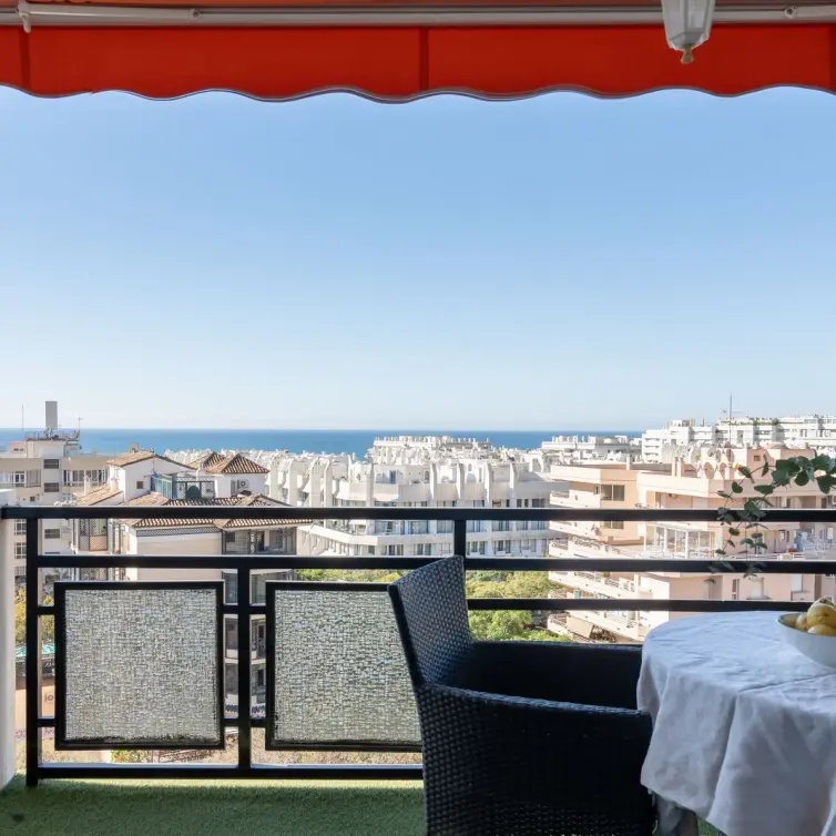 Venta de apartamento en planta media en Marbella